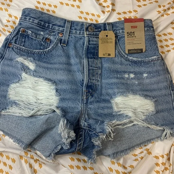 Levi’s 501 High Rise Shorts W28 NWT Distressed Raw Hem 100% Cotton - Picture 1 of 5